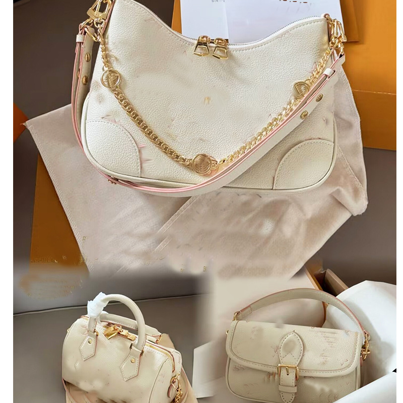 新款牛奶草莓l压花牛角包小法棍包20枕头包女士斜挎包单肩包 高级