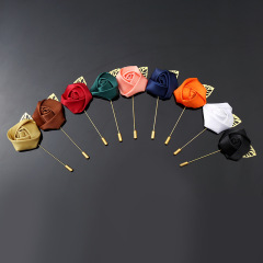 Stylish, personalized red gold leaf and rose flower men's brooch—perfect for wedding suits, featuring a charming hostess corsage as a chest accessory.