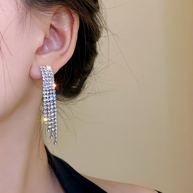 Elegant Lady Modern Style Water Droplets Tassel Alloy Inlay Rhinestones Women's Earrings Necklace 1 Set display picture 1