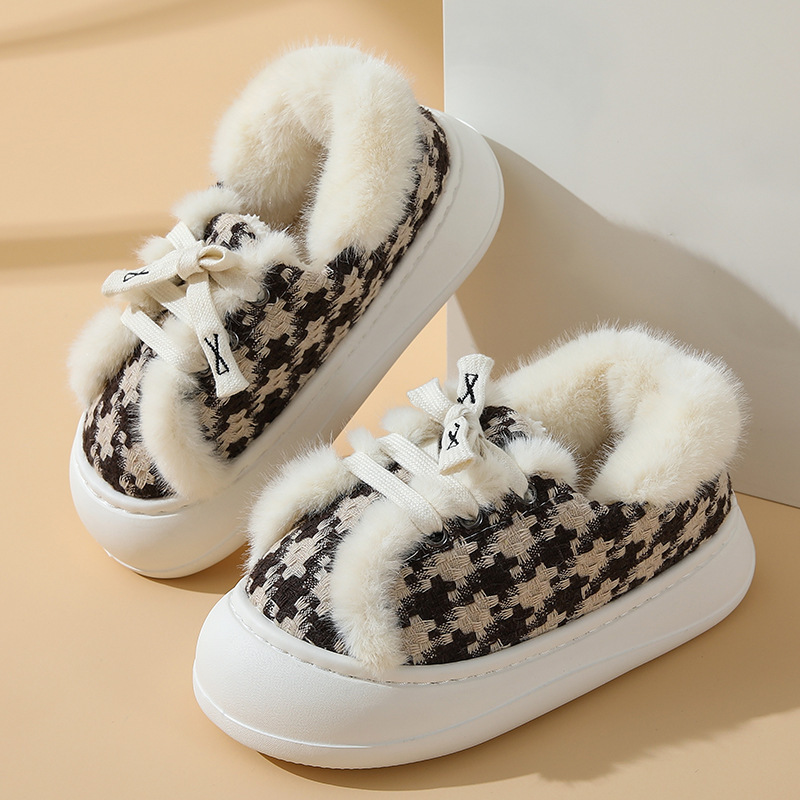 Otoño e invierno nuevos zapatos de algodón con tacón de estilo coreano para mujer para interiores y exteriores, además de pantuflas peludas cálidas antideslizantes de suela gruesa de terciopelo
