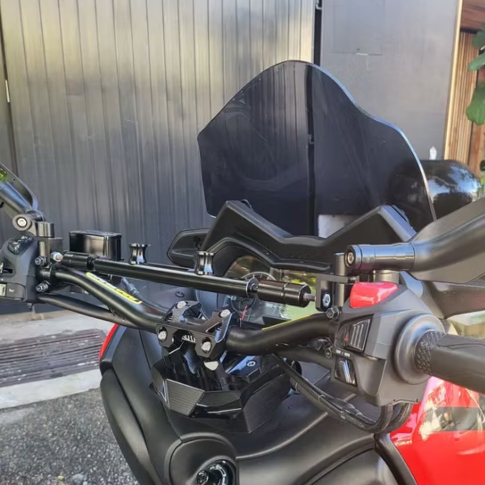 2017-2022 XMAX300 windshield is suitable for Yamaha XMAX 300 competitive windshield Indonesia model