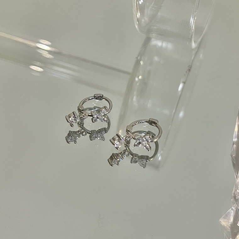 R159#闪亮蝴蝶耳扣