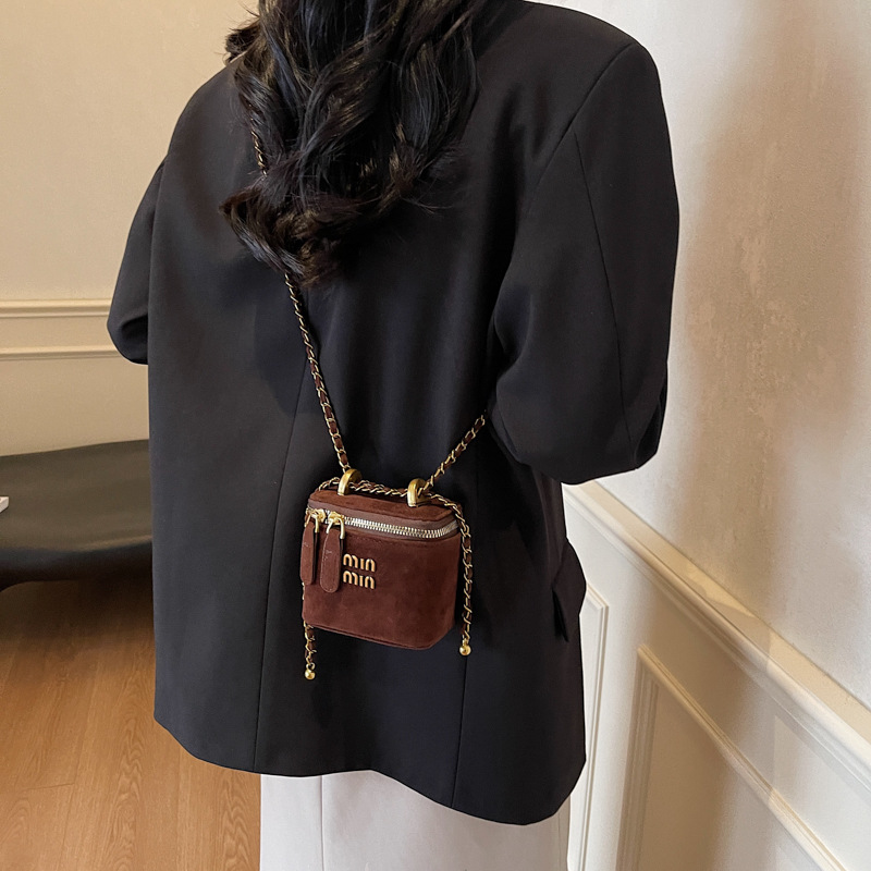 Bucket Bag Niche Mini Bag For Women Retro 2025 New Matte Chain Crossbody Bag Autumn Winter Casual Red Bag - Thumbnail 2
