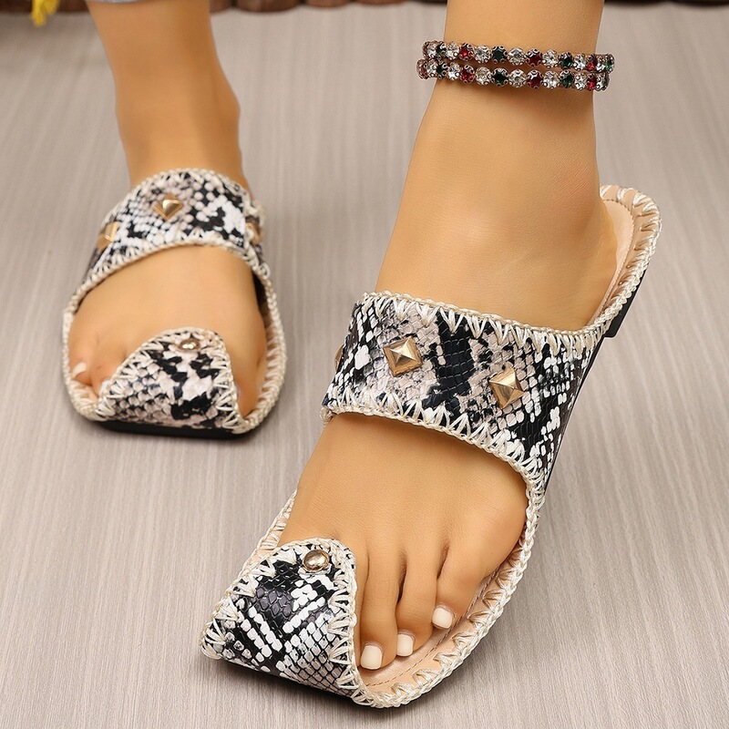 Snake-patterned flip-flop outdoor flat beach sandals for women, new summer model, large size, European and American women's shoes