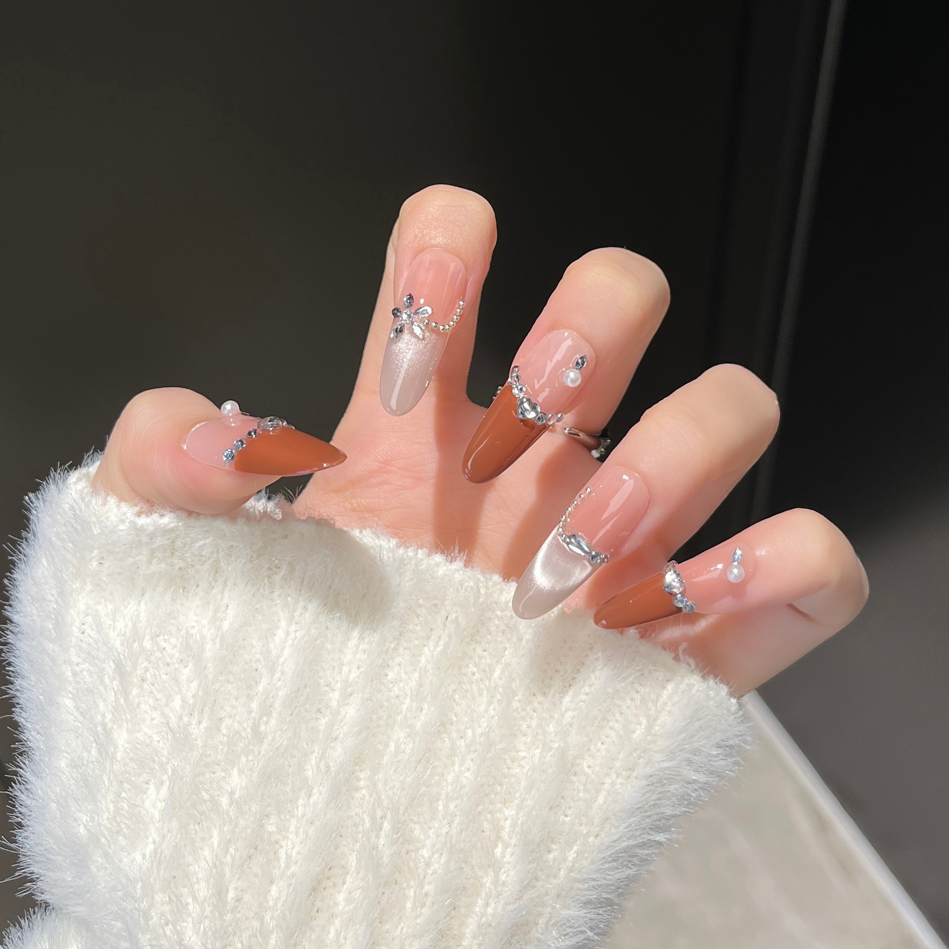 2026 otoño y invierno nuevo tipo de manicure elíptico productos terminados para usar parches de uñas falsas uñas ins puro deseo de viento