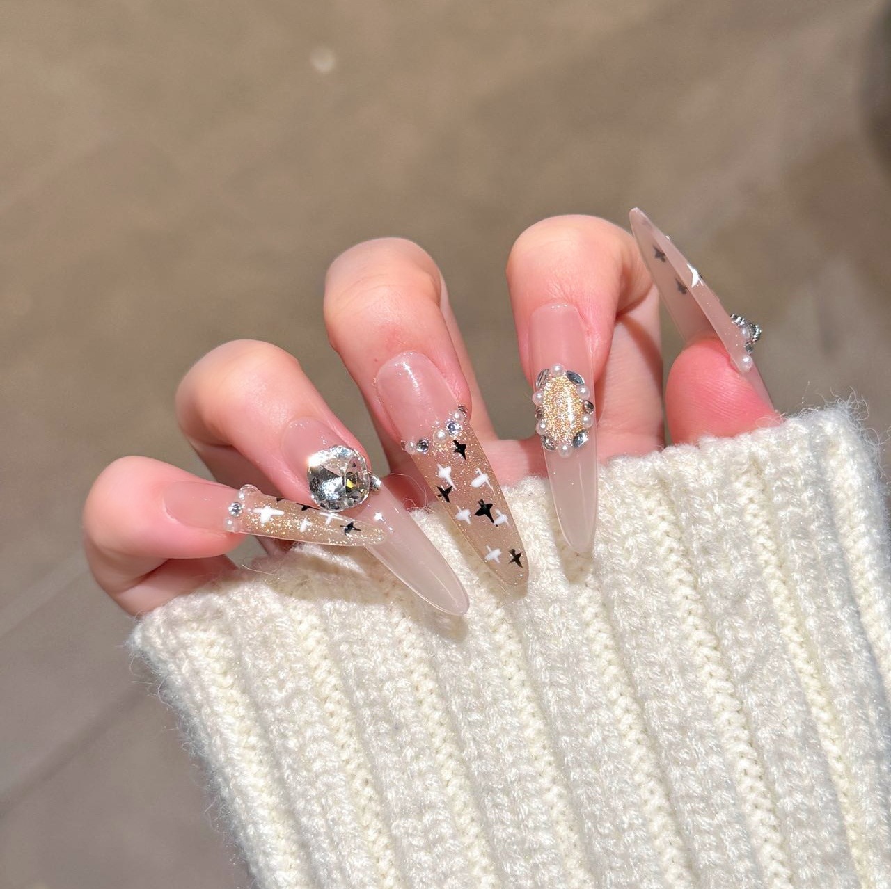 Uña de vestir piezas de uñas al por mayor otoño y invierno nuevo estilo de fragancia pura mano de uñas falsas productos terminados perro fino 4.0 largo