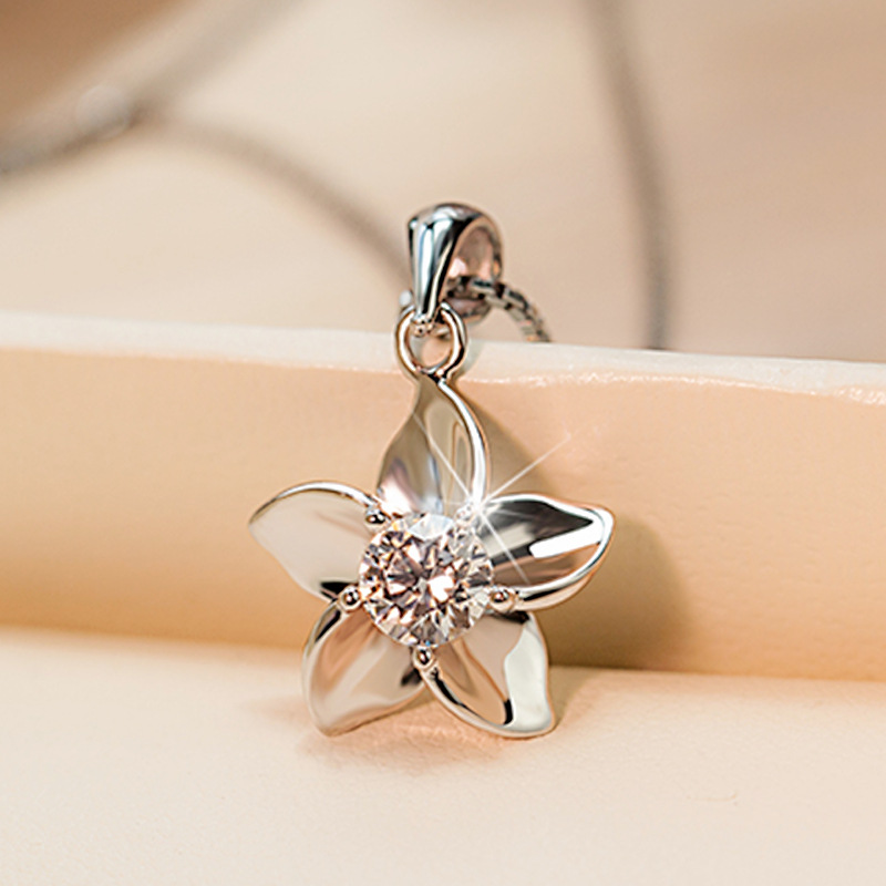 地摊货源项链女新款素馨花吊坠 简约百搭锁骨链日韩炫动吊坠批发