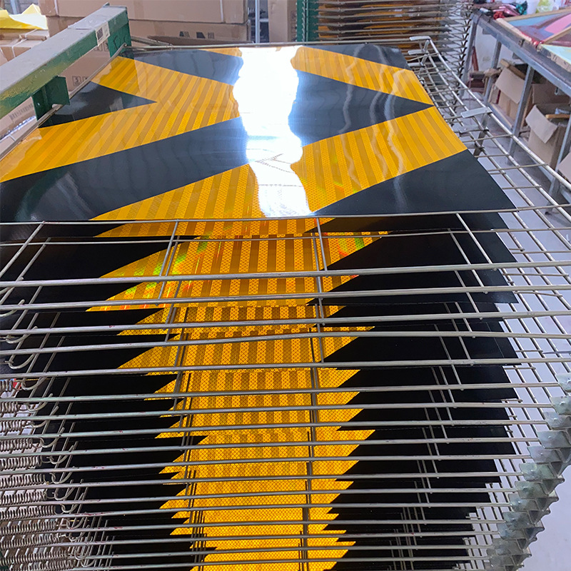 工程级箭头反光标识指示贴高速护栏安全反光警示标识夜间导向贴纸