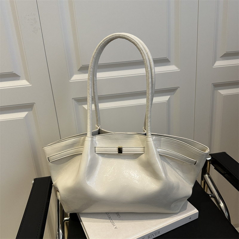 Bolsos de gran capacidad para mujer verano todo fósforo 2025 nuevo bolso de axila de un solo hombro de nicho de ocio bolso de viaje plisado