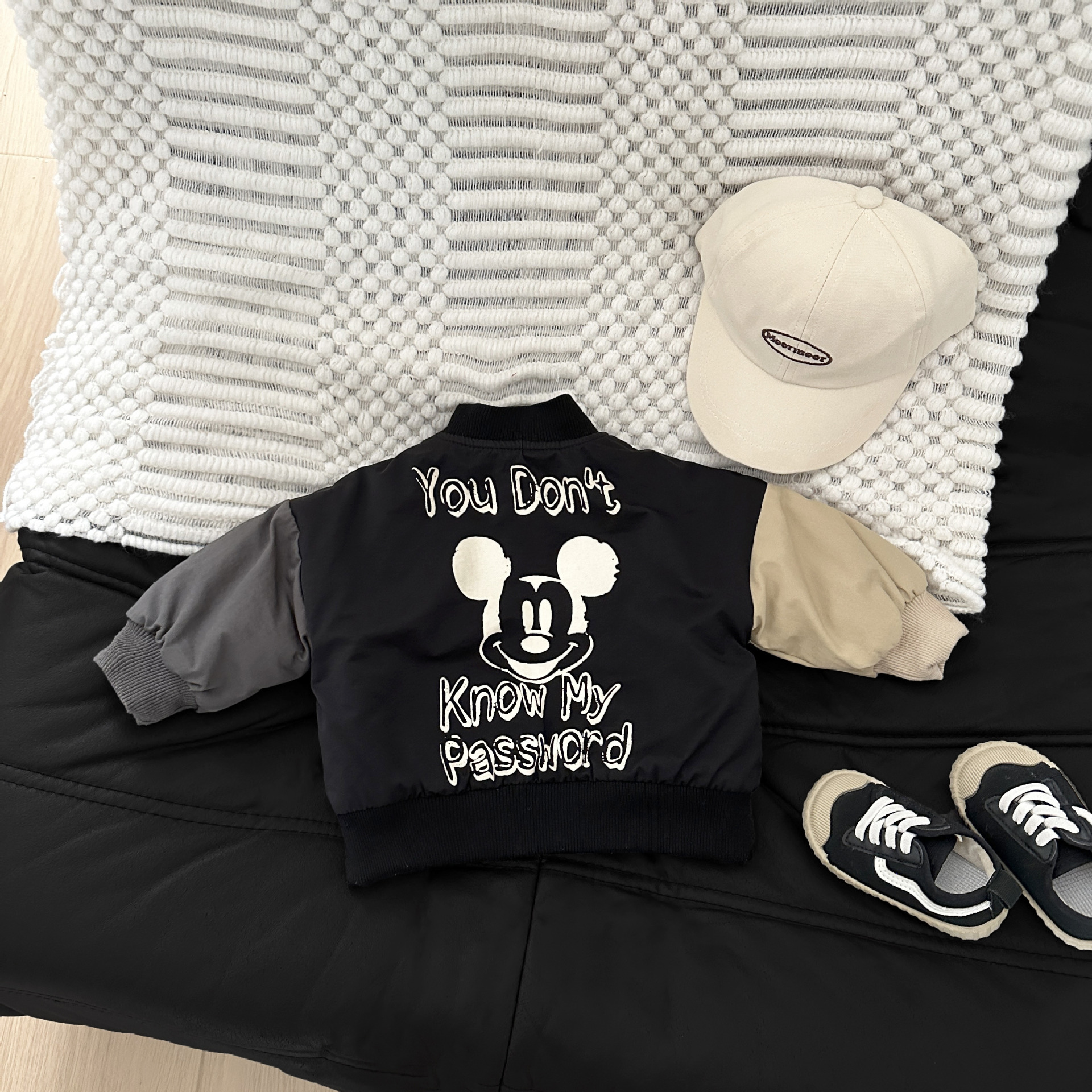 Ropa de algodón de invierno para niños frescos y guapo, chaqueta de moda para niños, abrigo de algodón caliente para bebés.