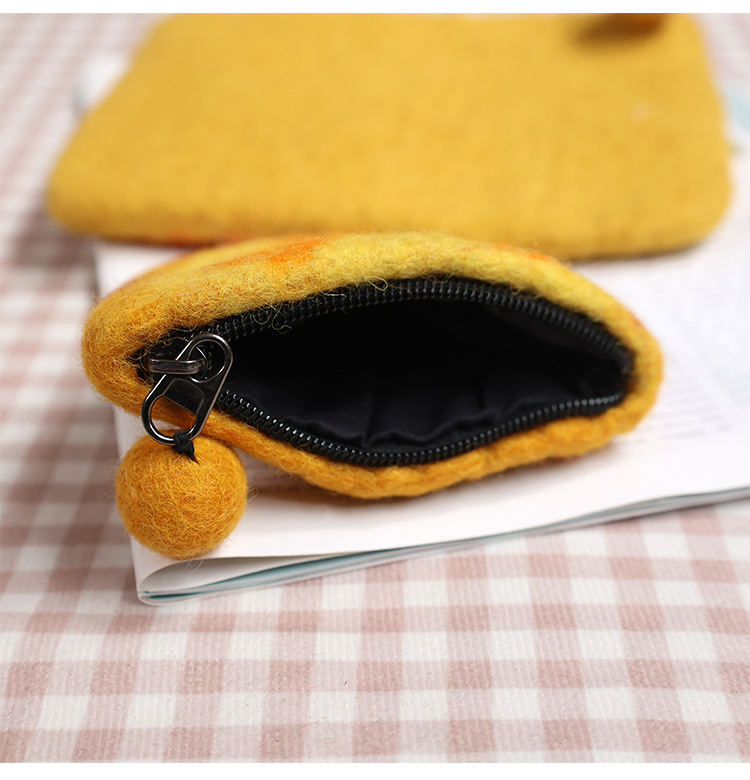 Unisex Fruit Wool Felt Zipper Coin Purses display picture 5