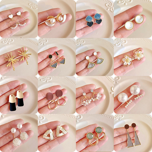 Earrings for women, fashionable and niche design, high-end temperament, stylish earrings, Korean influencers' bestseller in , trendy earrings for wholesale.