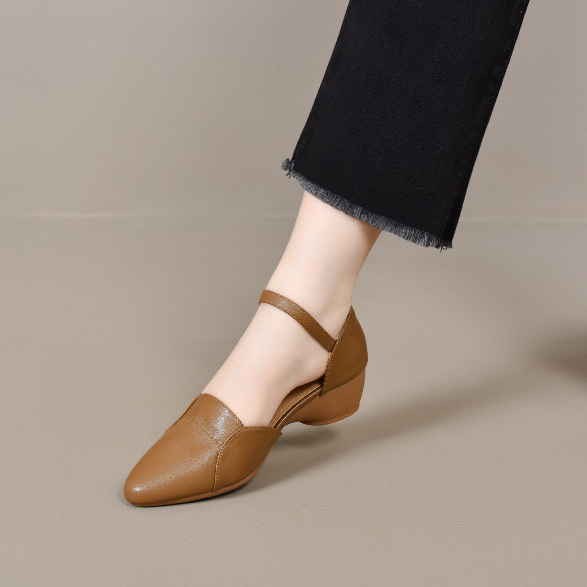 Sandal nữ da thật mũi nhọn quai ngang gót thấp 5 cm — Màu caramel - 5cm