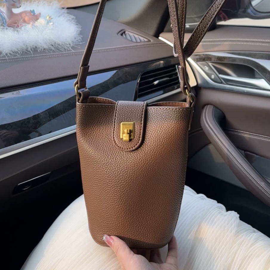 2024 Early Spring New Vertical Women's Mobile Phone Pouch with Multiple Compartments, Stylish and Versatile Korean Style Small Crossbody Bag