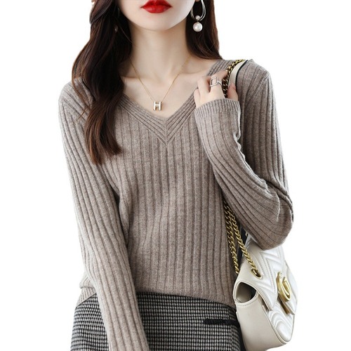Autumn and winter long-sleeved knitted base layer women's V-neck sweater, pull-over, warm and versatile innerwear.