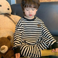 子供の春と秋のストライプの熊のスーツの男女の子供の底のシャツの服のズボンのファッションの金の学校が始まって、ファッションを着ます。