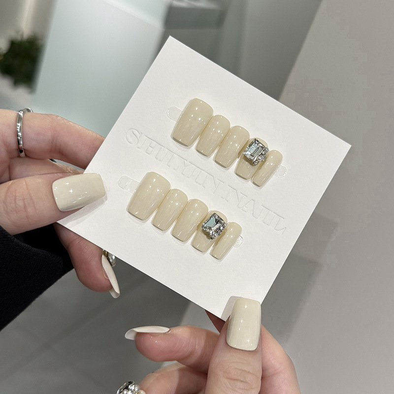 完成したヨーグルトホワイトウェアラブルマニキュア、日常使いに多用途、シンプルで美白、ブティックインターネットセレブの新しい取り外し可能なネイルステッカー|undefined