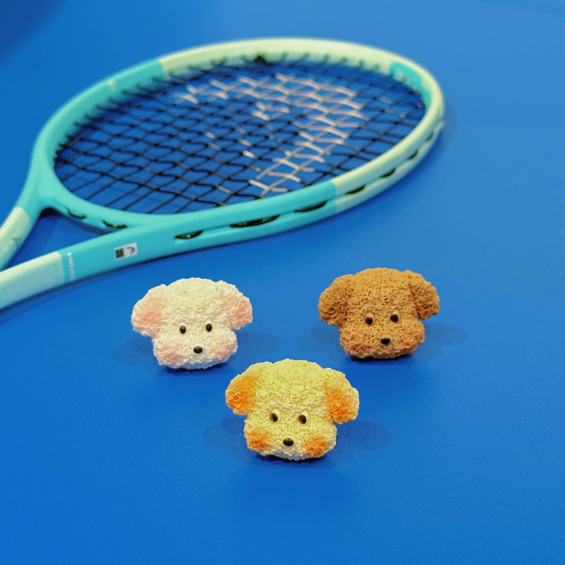 Tennis cute shock absorber, racket