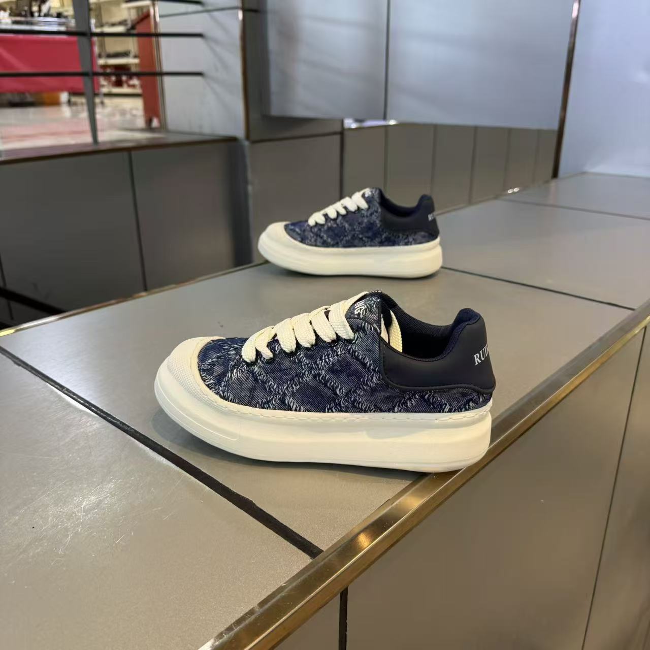 Men's Shoes 2026 Spring New Style Knitted Fabric Lightweight Soft Thick Sole Trendy Versatile Breathable Sports Casual_vogvips.com