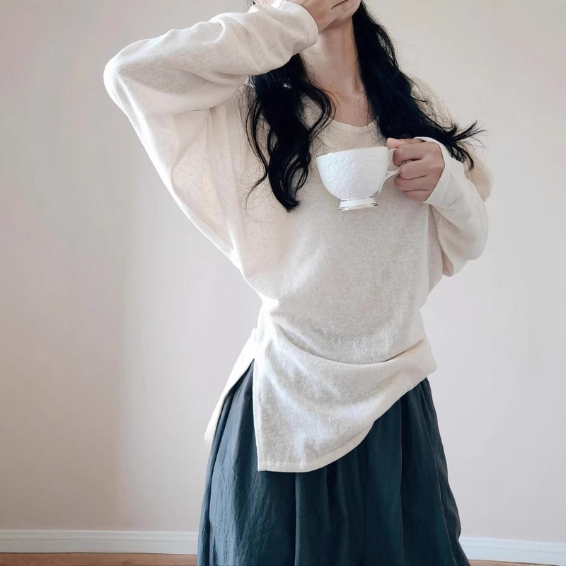 Very simple white round neck irregular long sleeve t-shirt popular this year beautiful unique chic coat spring and autumn