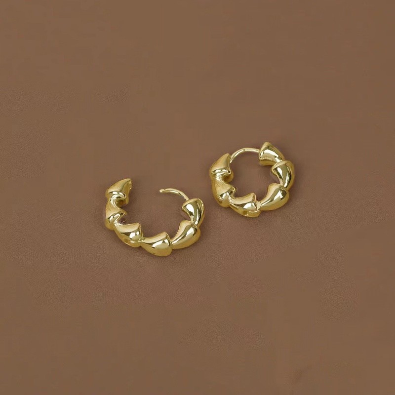 金色の耳飾り ~ 冷たい風の金属の質感の耳の輪のピアスの女性の個性はファッションの欧米の風の爆発的なイヤリングを合わせます。|undefined