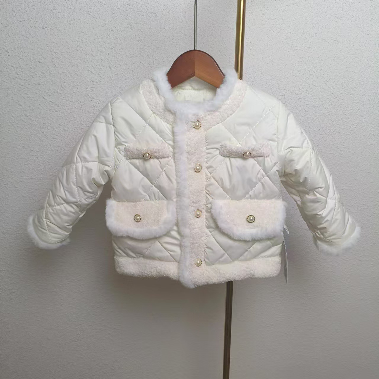 Chaqueta acolchada para niña, estilo de otoño e invierno, pequeña fragancia, estilo occidental, chaqueta acolchada de algodón de moda, versión coreana de invierno para bebé femenino, chaqueta acolchada de algodón de terciopelo
