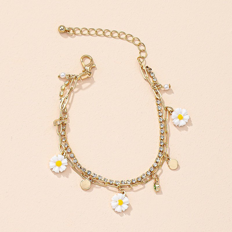 Ethnic Style Small Daisy Letter Pearl Beaded Bracelet Hand Jewelry Wholesale display picture 3