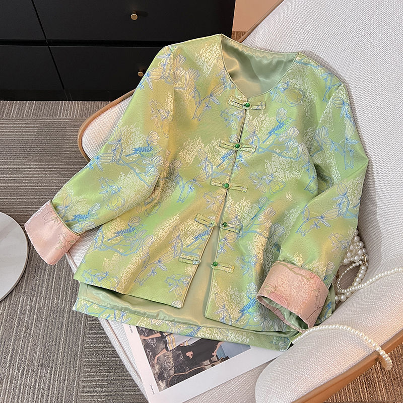 Jacket with a round collar