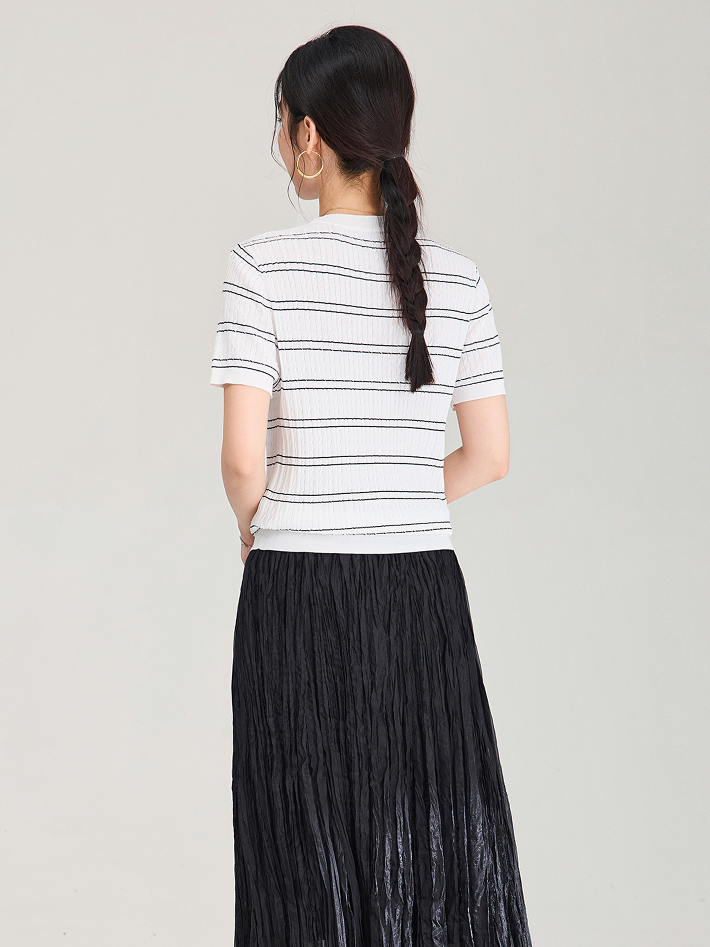 Áo thun dệt kim tay ngắn cổ tròn họa tiết sọc vintage nữ — màu xanh navy