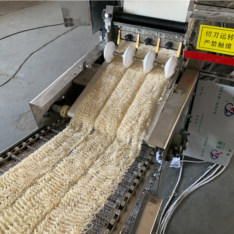 杯面生产线 速食泡面生产设备 小型杯面加工机器