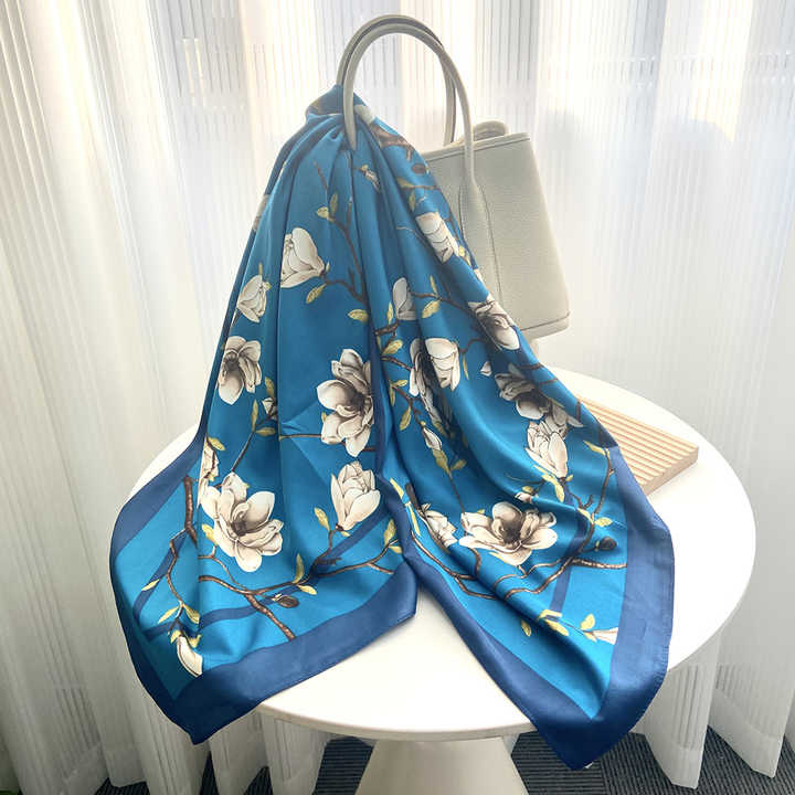 Bufanda de seda estilo coreano de las mujeres Flor de seda artificial bufanda cuadrada grande de moda bufanda de Punta cerrada protector solar 90cm chal exterior al por mayor