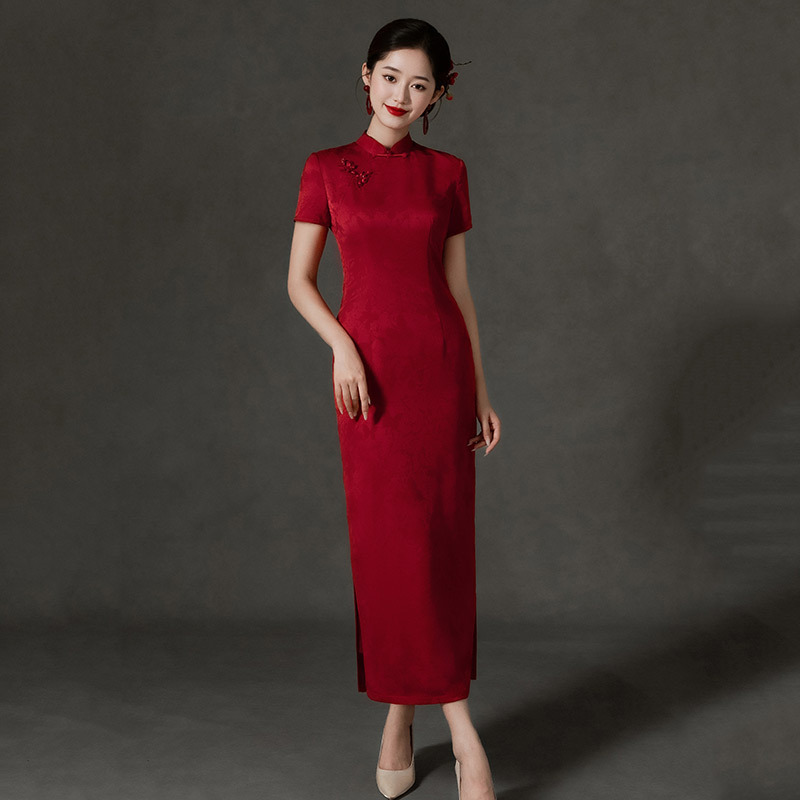 Red Chinese-Style Long Qipao, Modernized Young Style, Retro Slim-Fit Waist-Cinching Bridal Dress for Toasting and Homecoming