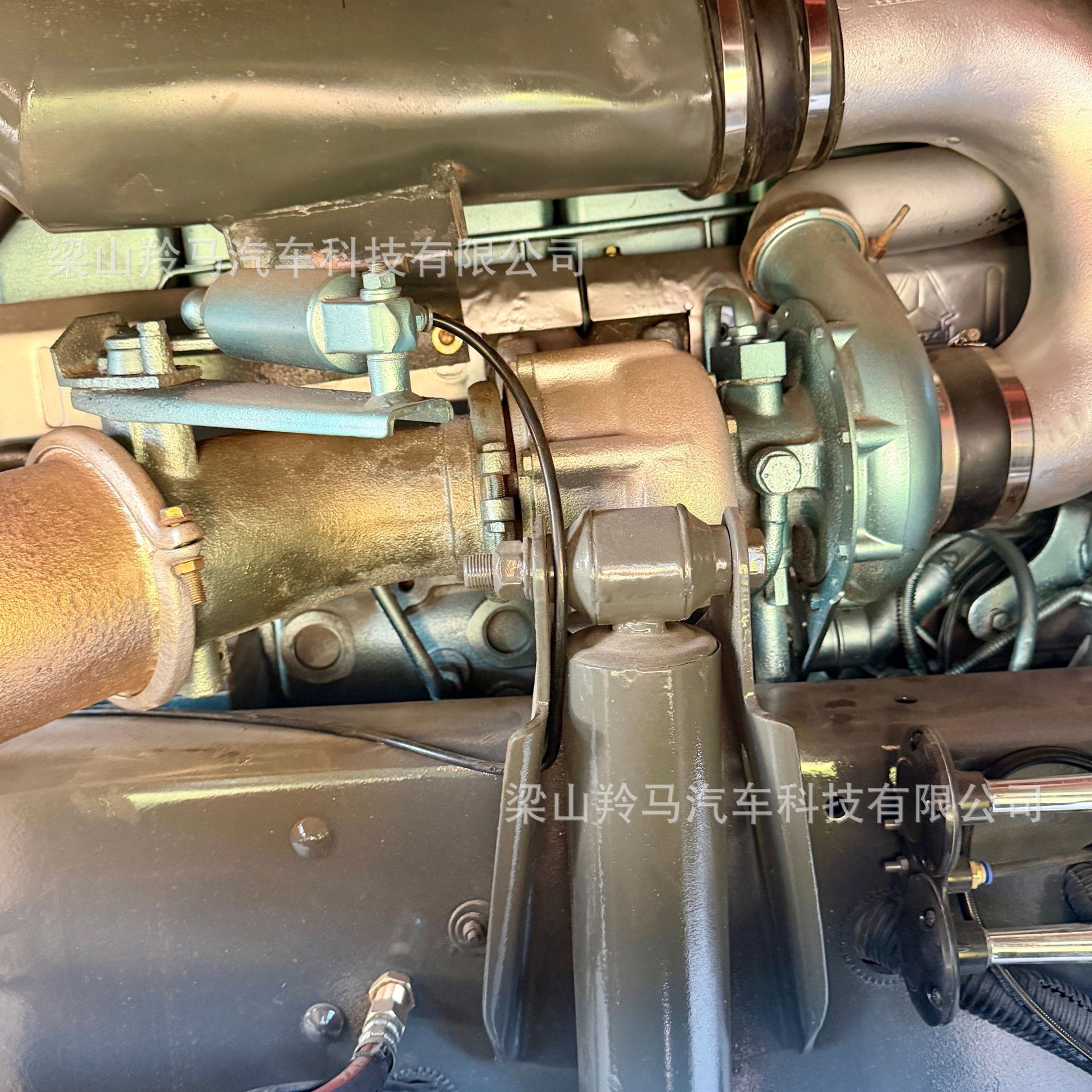 Supply of Sinotruk HOWO6X4 tractor heads, semi-trailer heavy-duty trailer heads, container truck heads with 420 horsepower