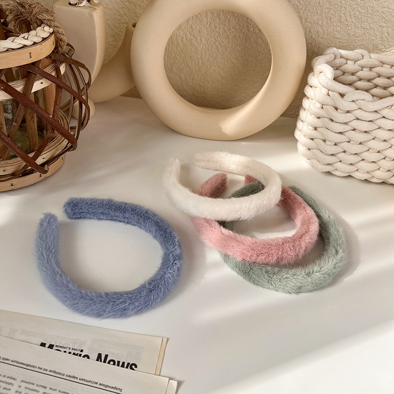 Autumn And Winter New Candy-colored Plush Headband display picture 5