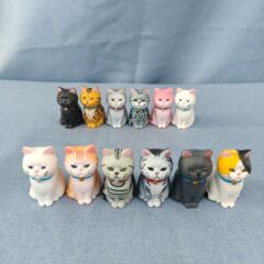 Pvc中実かわいい座り方子猫人形がデスクトップを作ってオフィスの筐体を飾っている