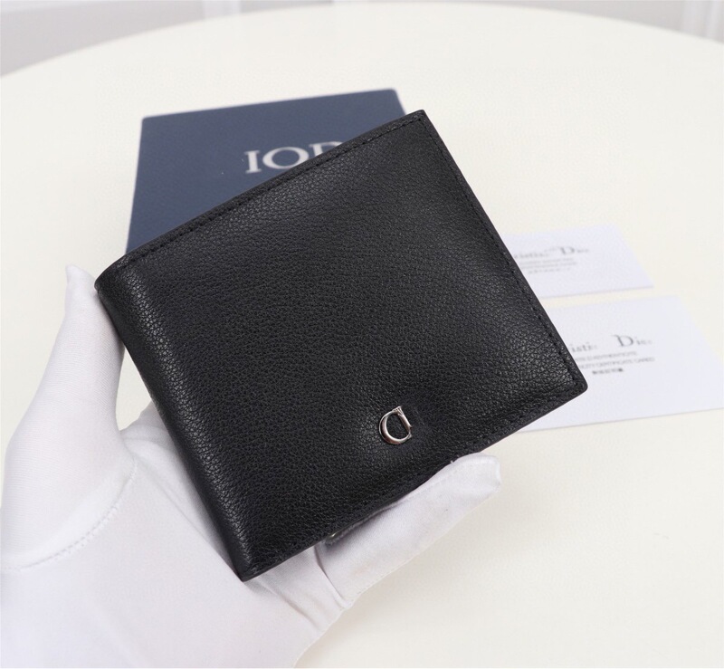 D Men's Black Grain Calfskin silver Logo Bi-fold Short Wallet D Men's Black Grain Calfskin silver Logo Bi-fold Short Wallet