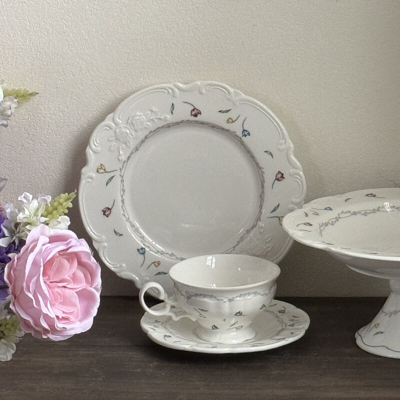 French-Style Fresh Rose Embossed Series Dinner Plates, High-Value Ceramic Afternoon Tea Set, Western-Style Dinner Plates, in Stock French-Style Fresh Rose Embossed Series Dinner Plates, High-Value Ceramic Afternoon Tea Set, Western-Style Dinner Plates, in Stock