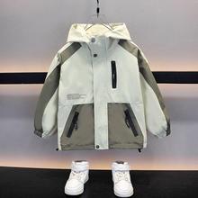 男童冲锋衣外套春秋款2025新款中大儿童秋装洋气男孩休闲连帽上衣