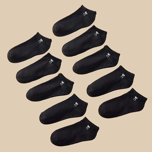 With bow, black