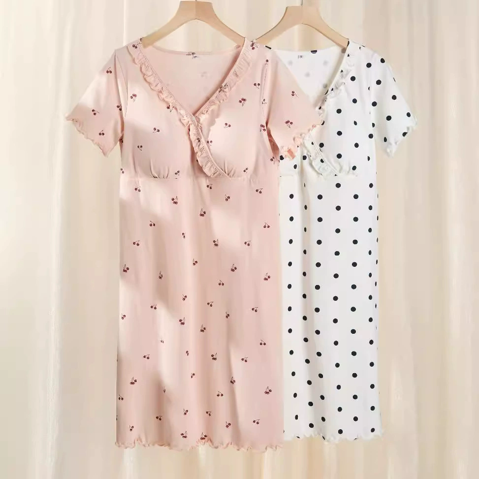 [Спот 88123] Беременные женщины в ночную рубашку летом