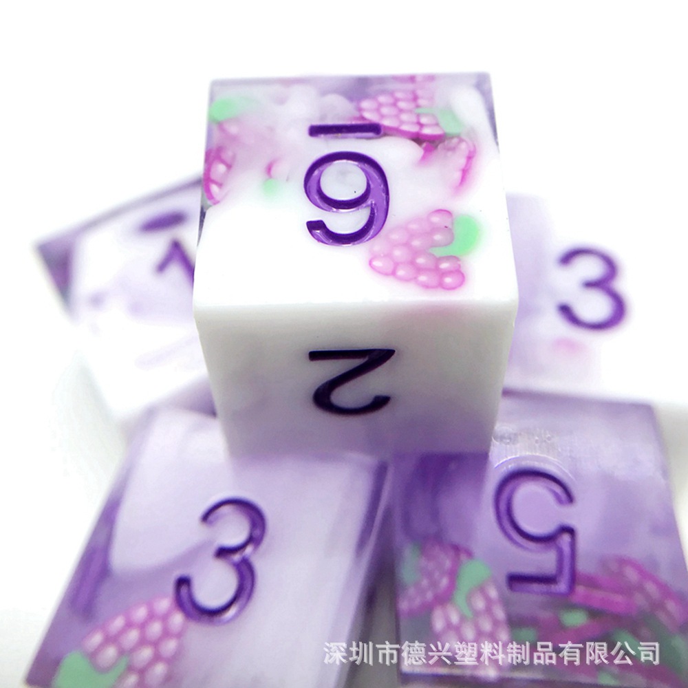 透明紫色葡萄片亚克力环氧树脂尖角桌面游戏骰子 克苏鲁跑团道具