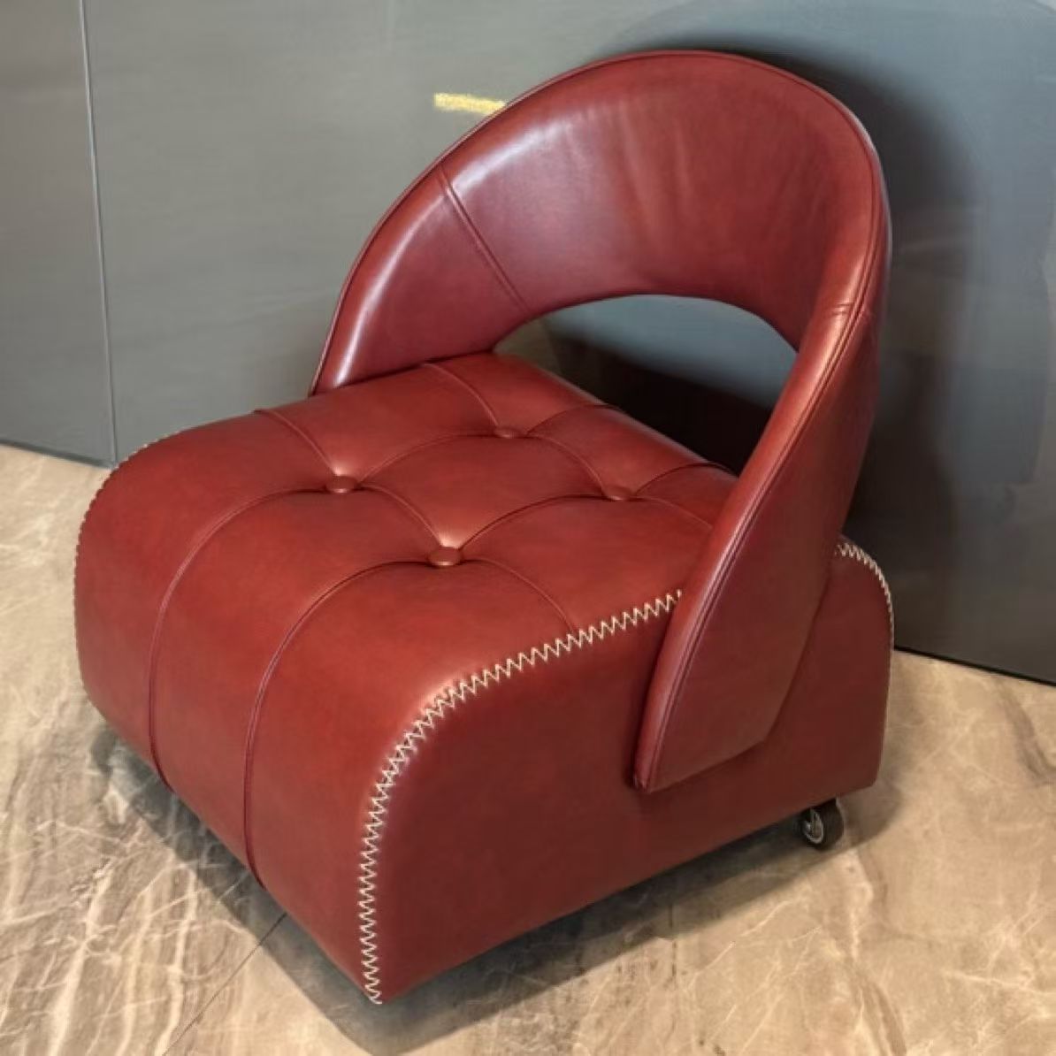 Taburete silencioso con poleas móviles, respaldo de taburete de sofá móvil, taburete doméstico, ruedas universales de cuero de taburete pequeño, taburete bajo en la Sala de estar image 10