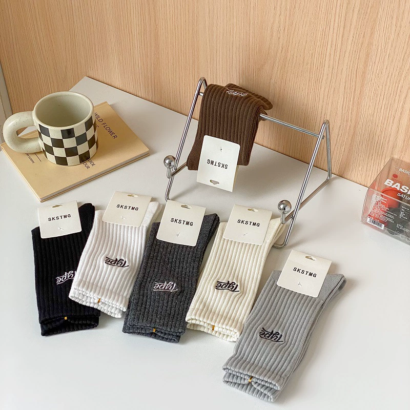 Осенне-зимние однотонные мужские чулки с Вышивкой Букв в Вертикальную Полоску Джокер тренд баскетбольные спортивные носки Zhuji производители партия