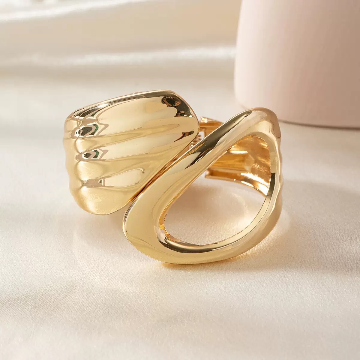 비대칭 컷아웃 골드