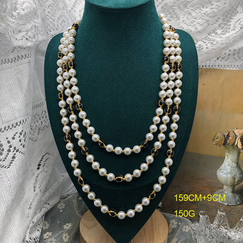 Hong Kong style autumn high-end design long glass pearl necklace sweeping shoulder horse colored oyster pearl tassel earrings set