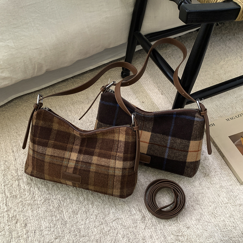 Retro Plaid Style Girly Bag 2025 Autumn and Winter Lazy Style Baguette Bag Versatile Commuter Shoulder Crossbody Bag Retro Plaid Style Girly Bag 2025 Autumn and Winter Lazy Style Baguette Bag Versatile Commuter Shoulder Crossbody Bag
