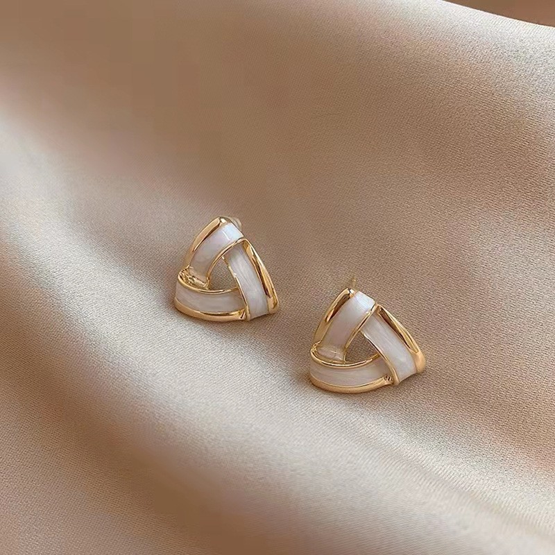 Aguja de plata de moda alta sensación de diamante de goteo de aceite pendientes nicho universal elegante pernos de orejas ligero lujoso temperamento simple orejas para mujeres