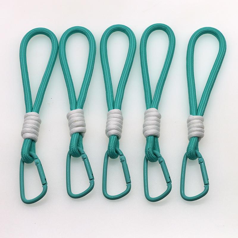 청록색 끈 + 카라비너