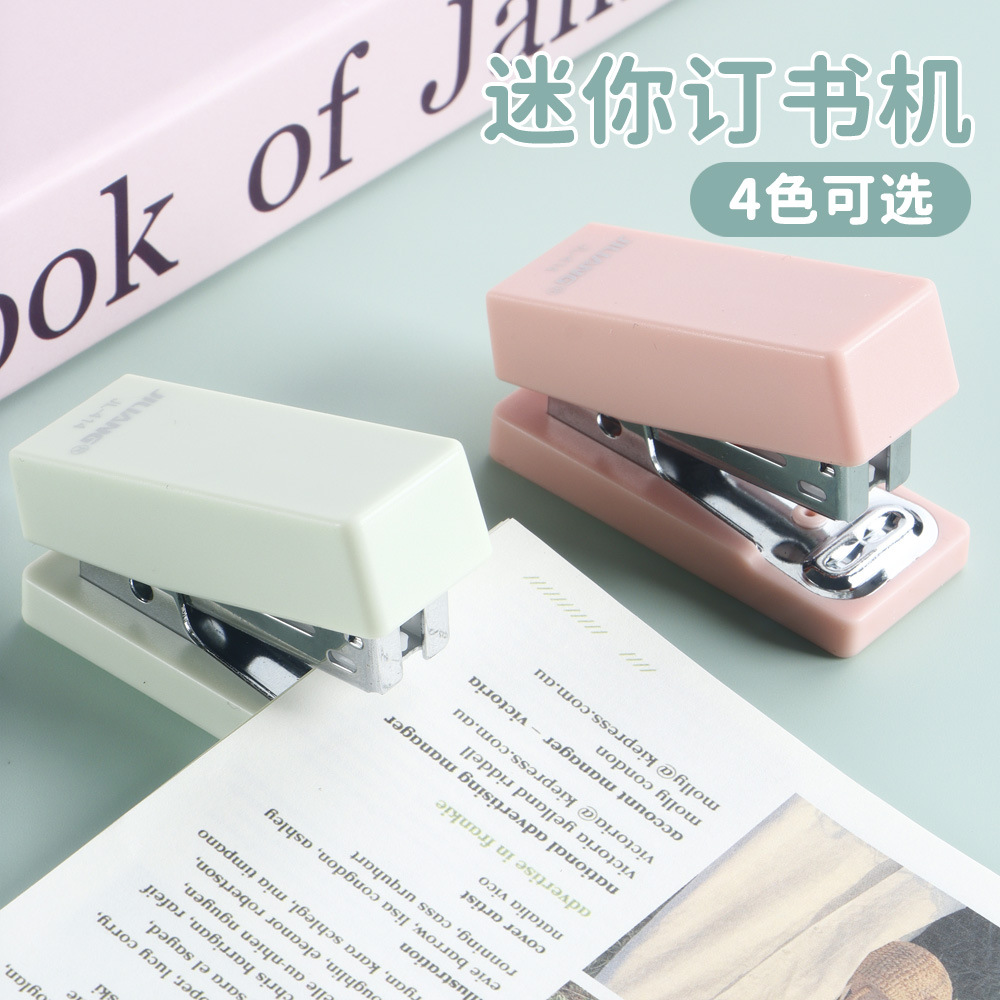 Mini grapadora portátil conjunto de bolsillo pequeño estudiante papel de prueba encuadernador simple grapadora papelería al por mayor