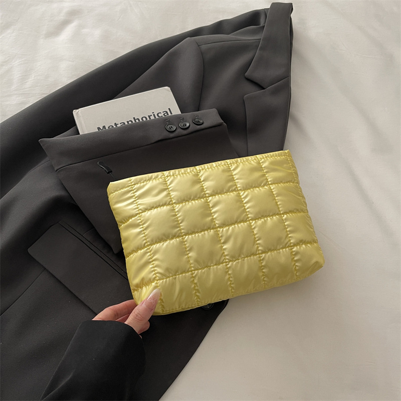 Bolsas de maquillaje de gran capacidad de ocio coreano 2025, nuevo diseño de nicho de moda simple bolsas de mano para mujeres
